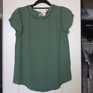 NWT LOFT tulip sleeve blouse w/button back details